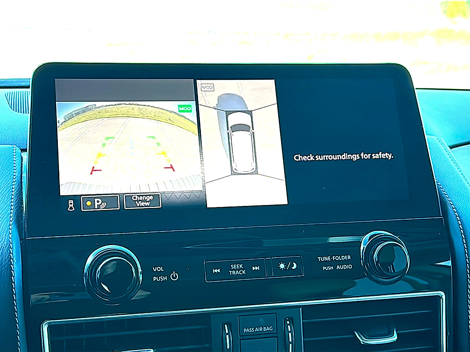 Used 2023 Nissan Armada SL w/ Captain's Chairs Package image 35