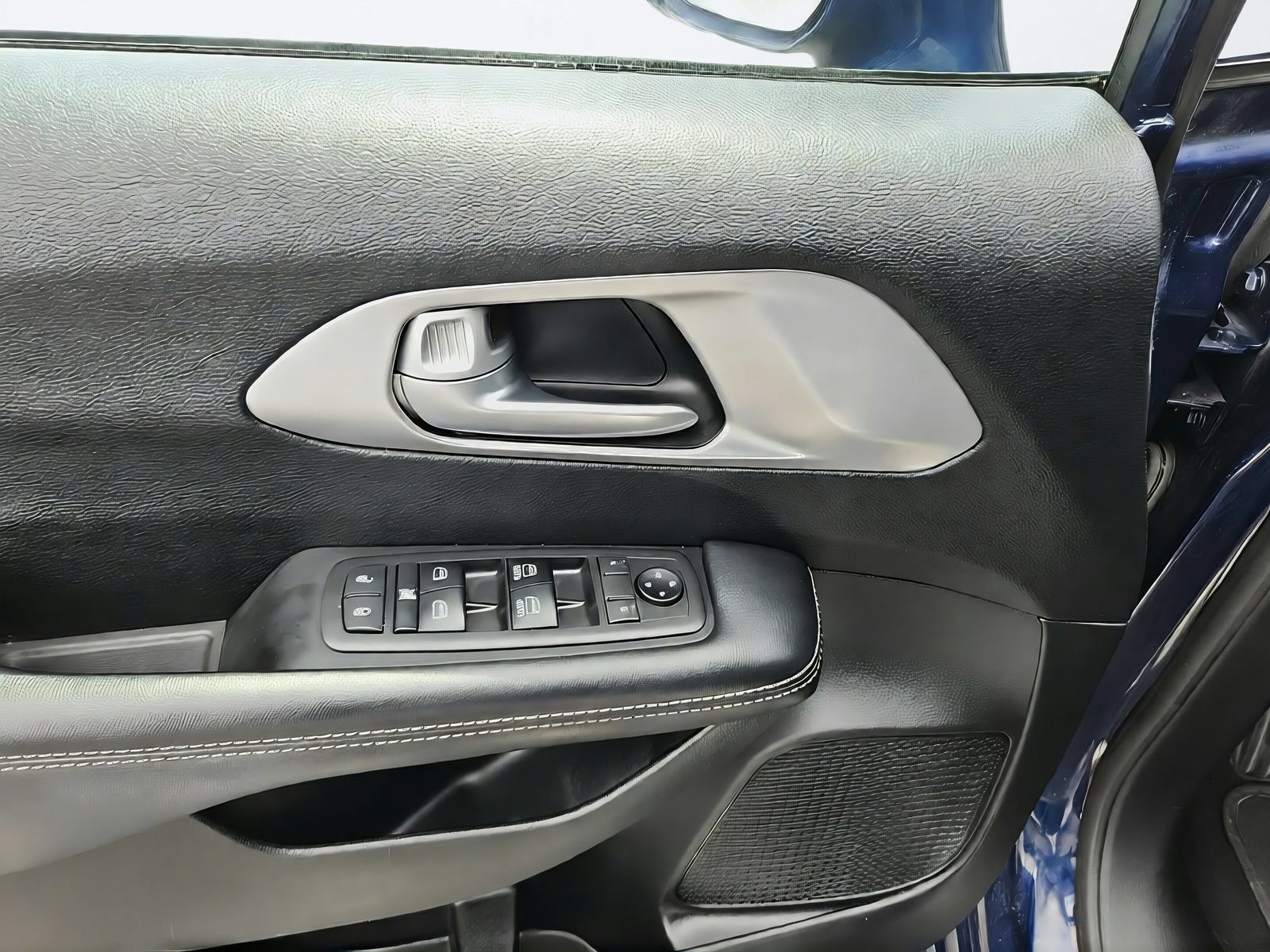 Used 2018 Chrysler Pacifica Touring Plus FWD image 21