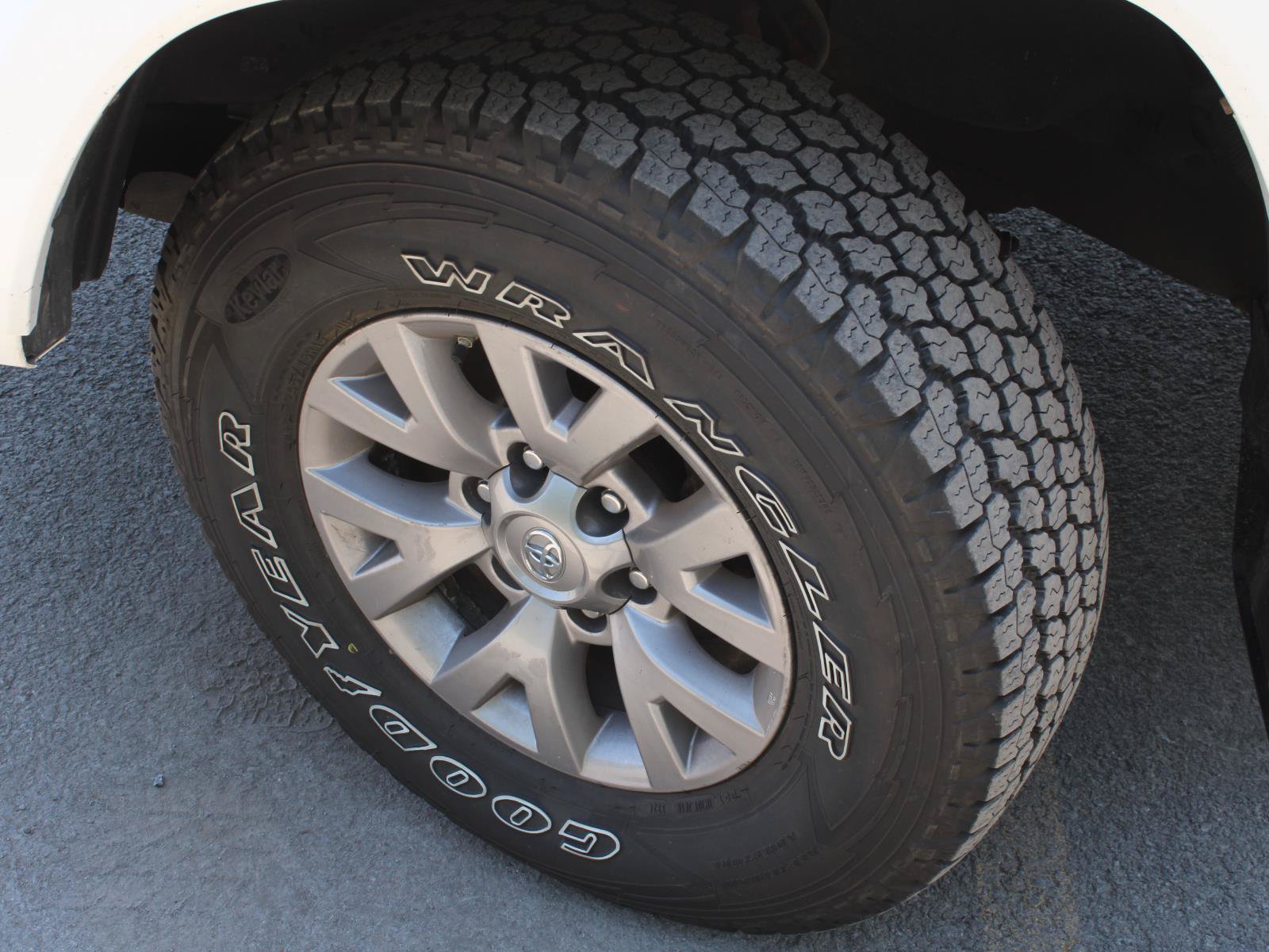 Used 2019 Toyota Tacoma SR5 AWD/4WD image 16