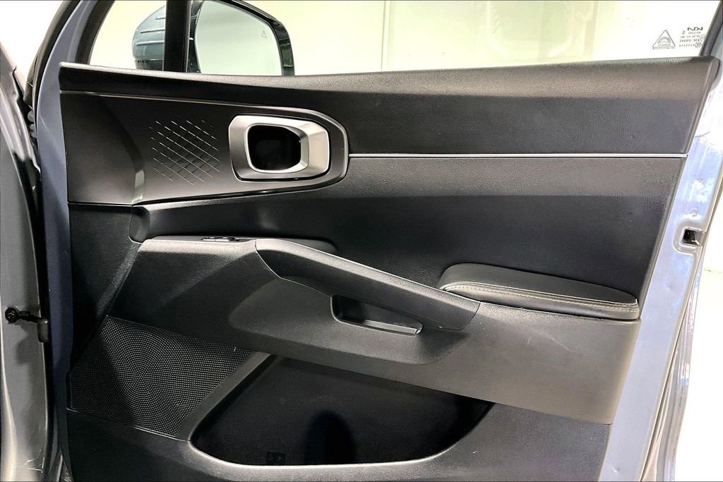 Used 2024 Kia Sorento S image 22