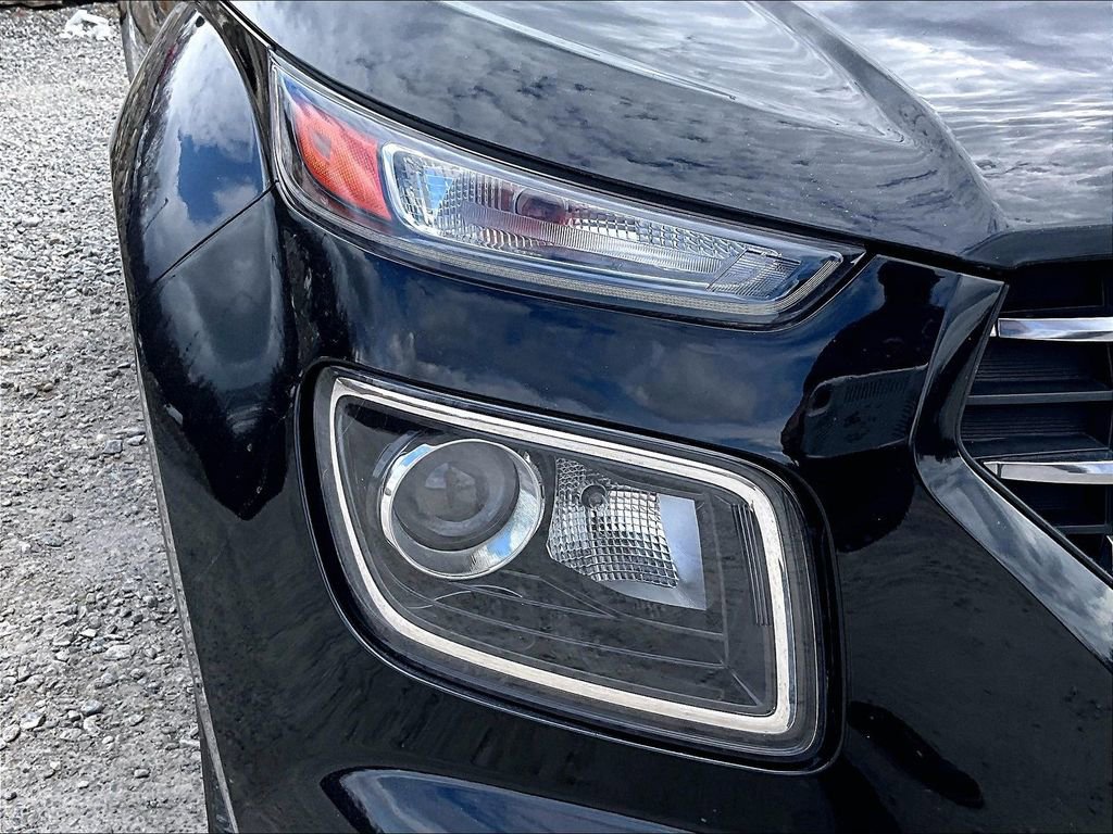 Used 2022 Hyundai Venue SEL image 24