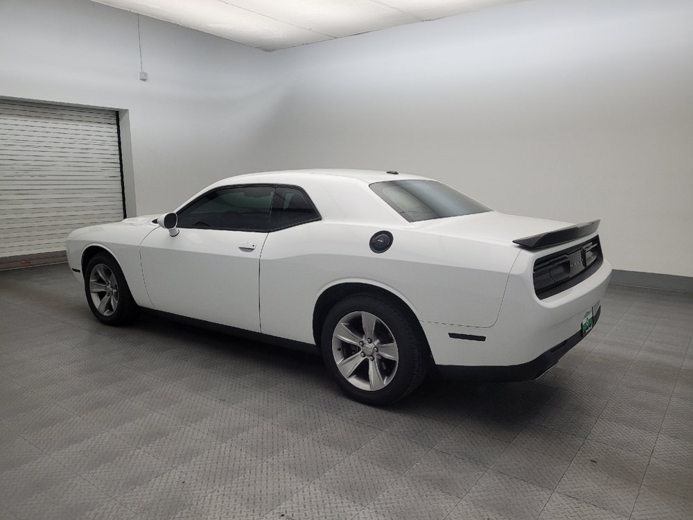 Used 2016 Dodge Challenger SXT RWD image 3