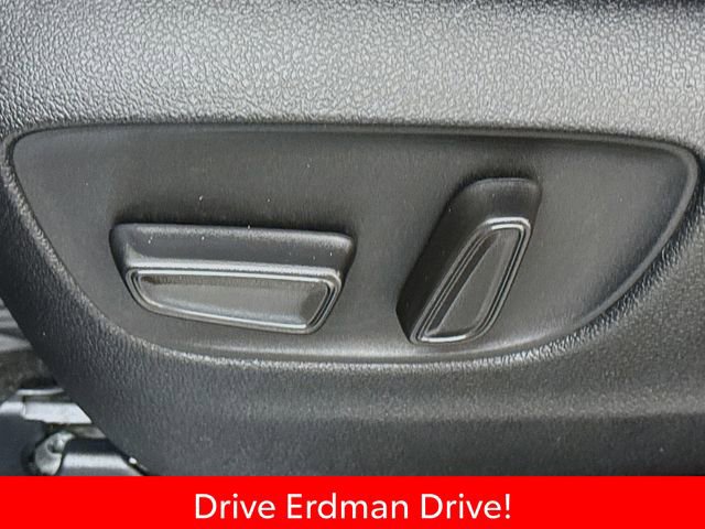 Used 2023 Toyota Highlander L image 12