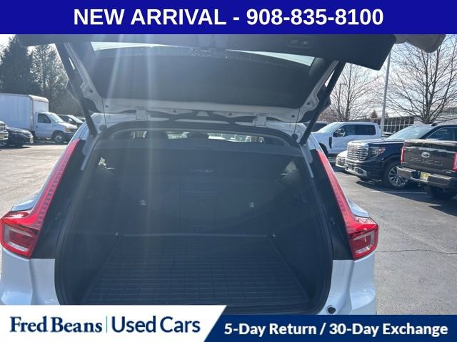Used 2025 Volvo XC40 B5 Core w/ Protection Package Premier image 7