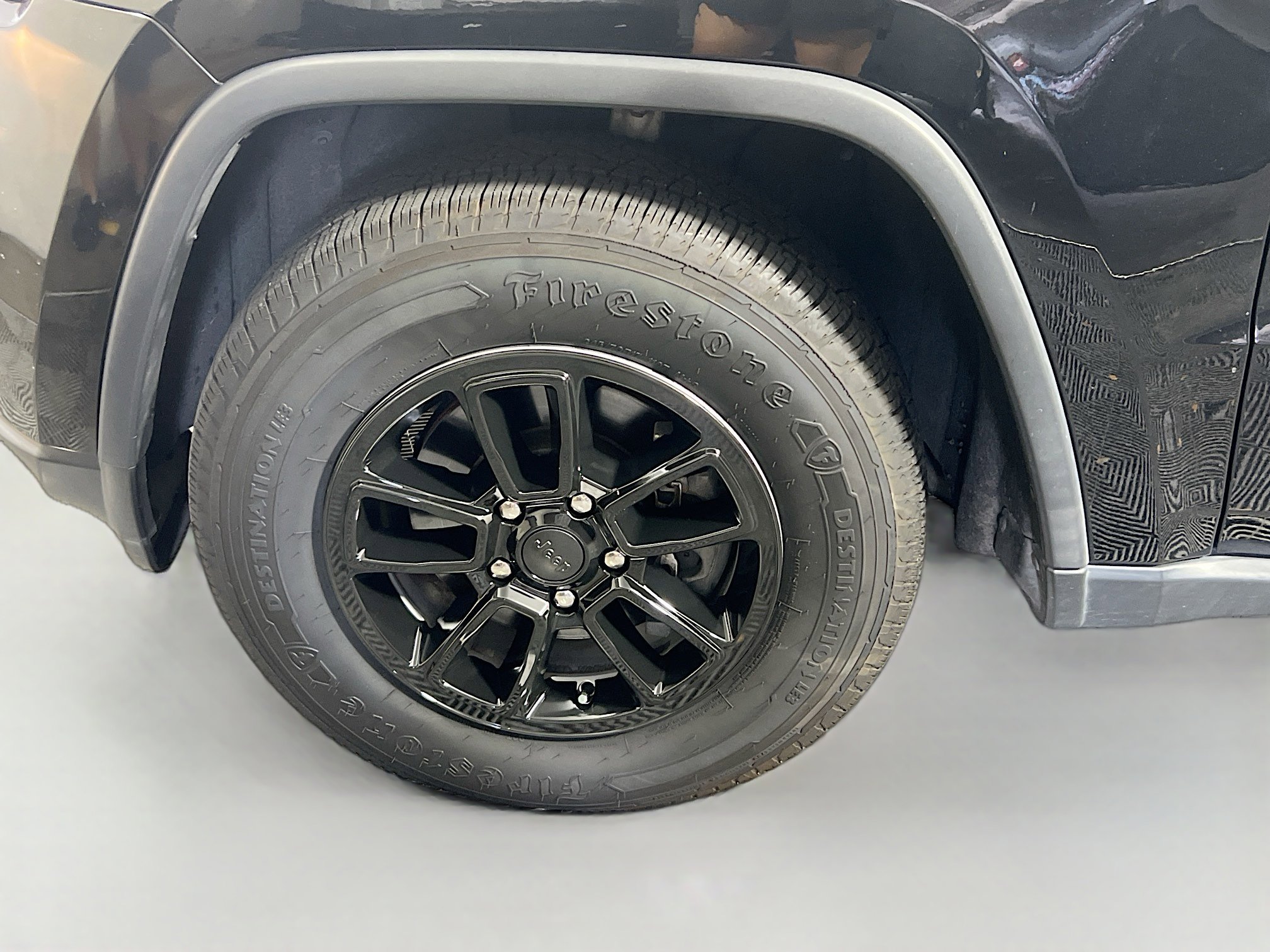 Used 2019 Jeep Grand Cherokee Laredo AWD/4WD image 13