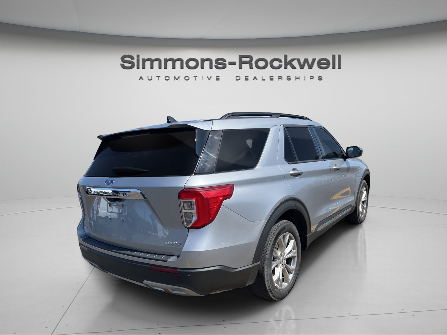 Used 2023 Ford Explorer XLT AWD/4WD image 5
