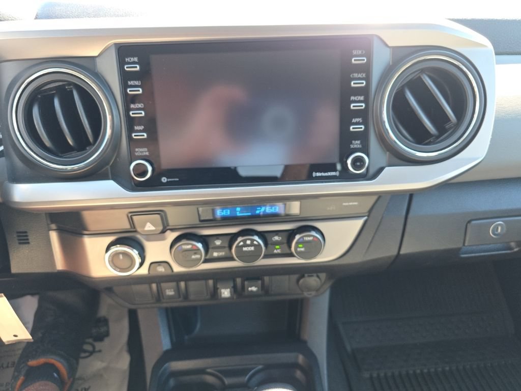 Used 2022 Toyota Tacoma SR5 AWD/4WD image 16