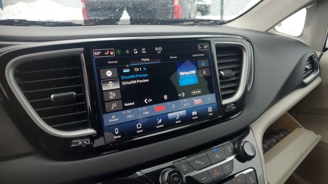 Certified 2024 Chrysler Pacifica Touring-L image 13