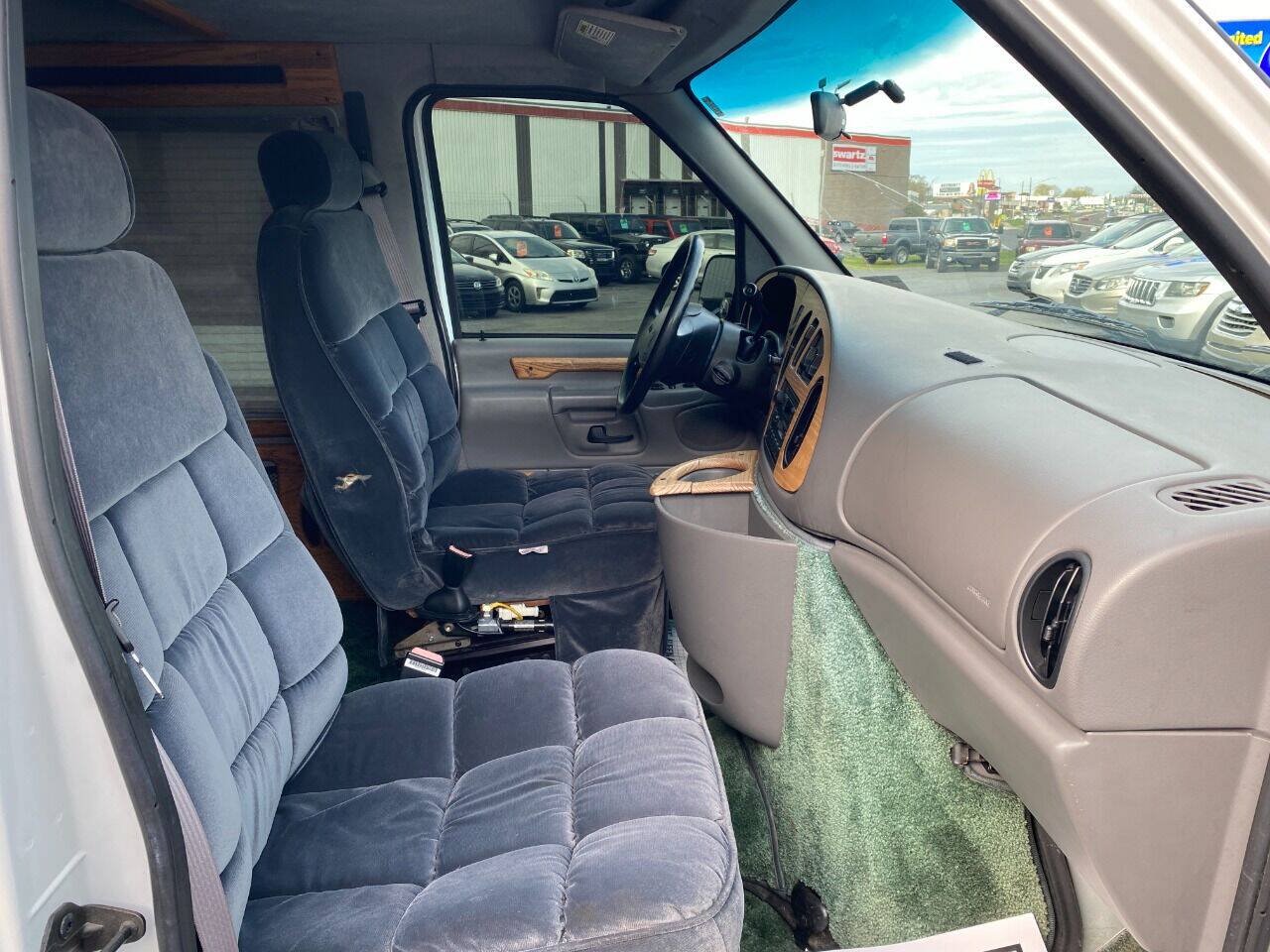 Used 1997 Ford E-150 and Econoline 150 RWD image 32