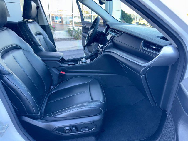 Used 2024 Jeep Grand Cherokee Limited image 34