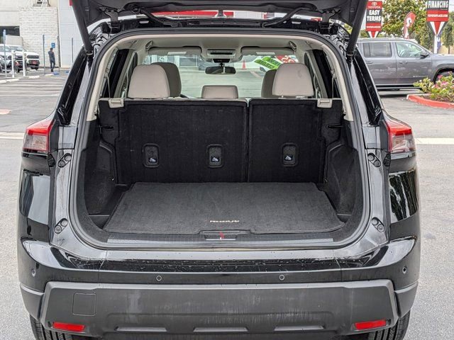 Used 2025 Nissan Rogue SV FWD image 10