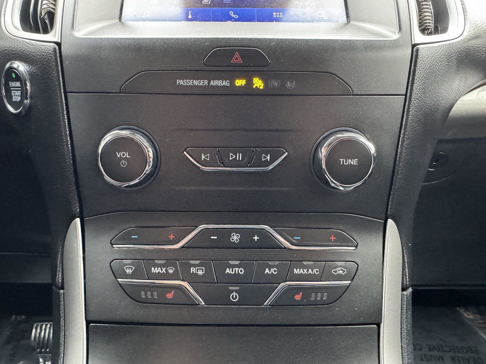 Used 2020 Ford Edge SEL image 28