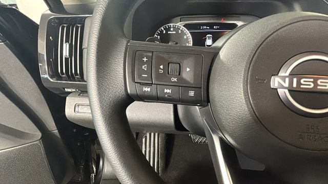 Used 2025 Nissan Pathfinder S AWD/4WD image 17