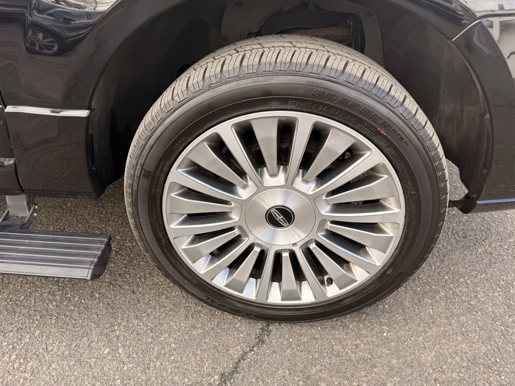 Used 2017 Lincoln Navigator Select image 31