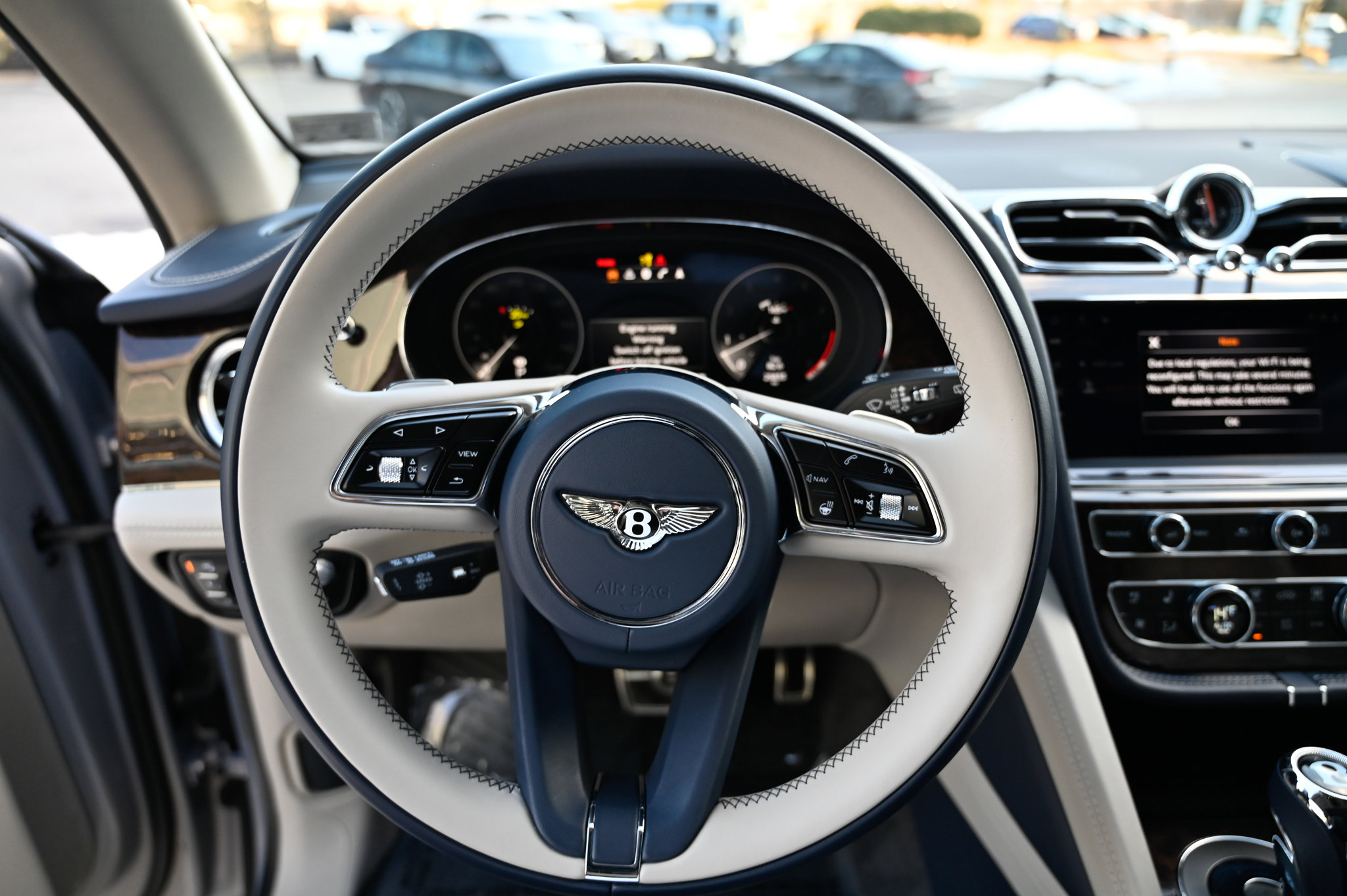 Used 2022 Bentley Bentayga image 24