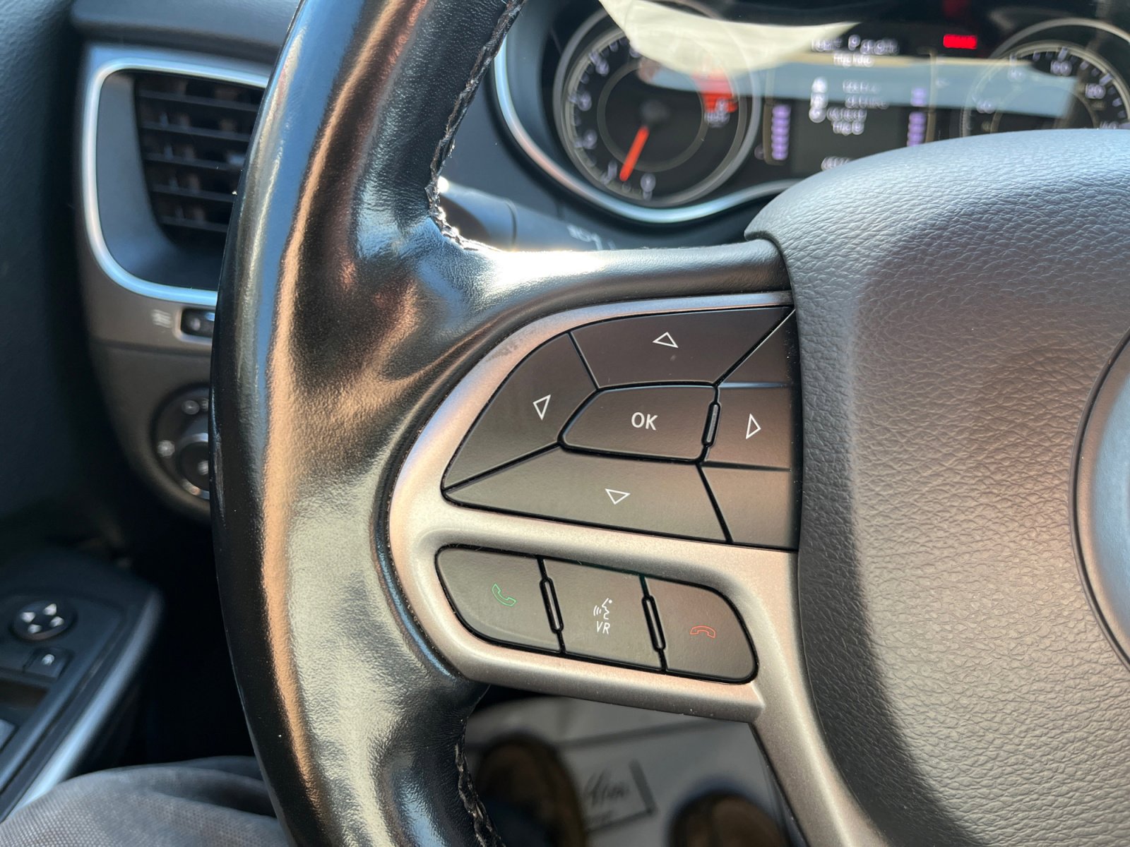 Used 2020 Jeep Cherokee Latitude Lux w/ Quick Order Package 26H Lux image 17