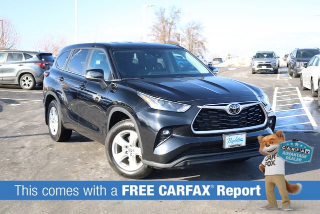 Used 2024 Toyota Highlander LE image 2