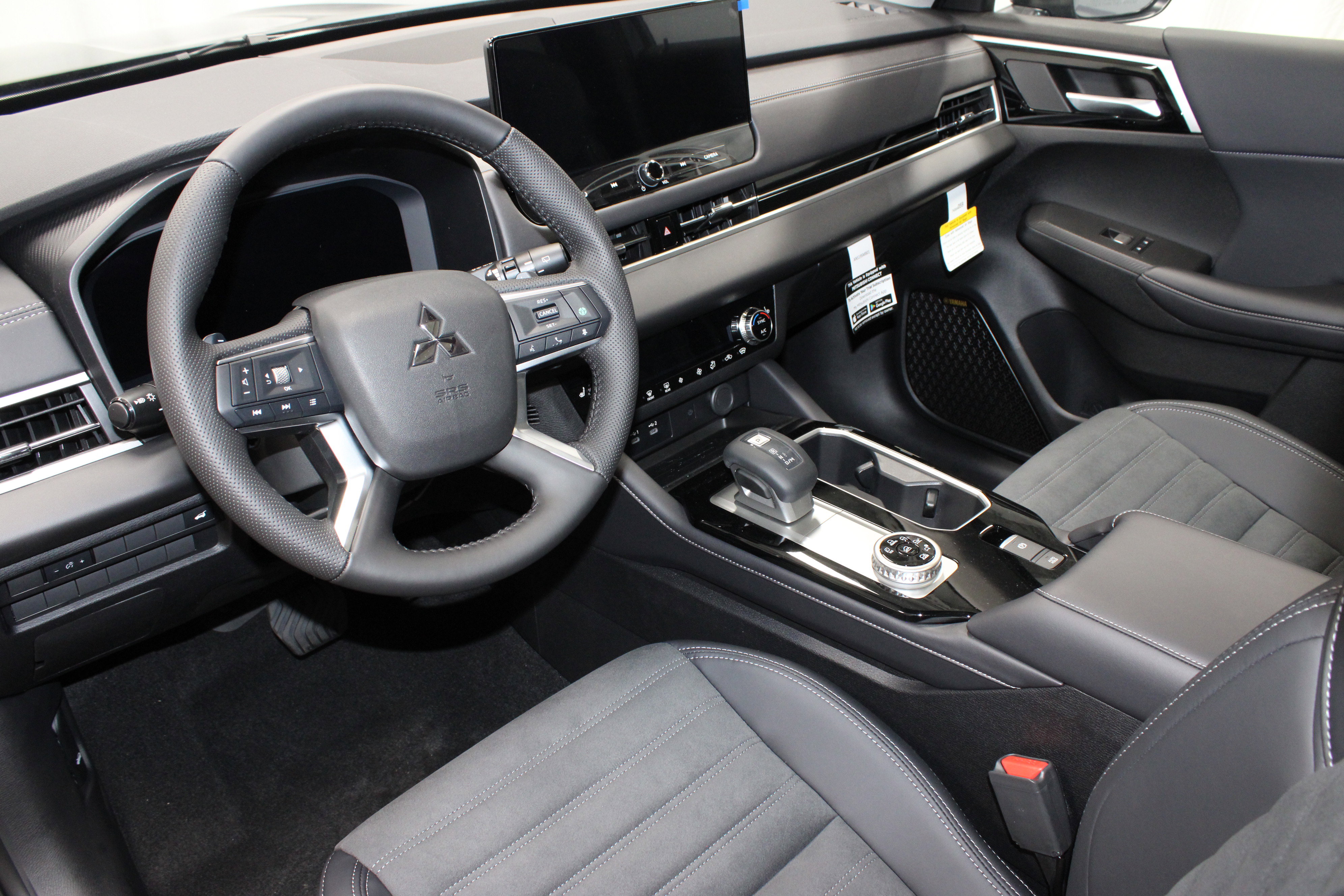 New 2025 Mitsubishi Outlander SE image 18