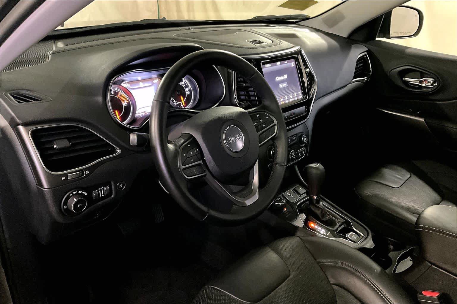 Used 2019 Jeep Cherokee Limited AWD/4WD image 17
