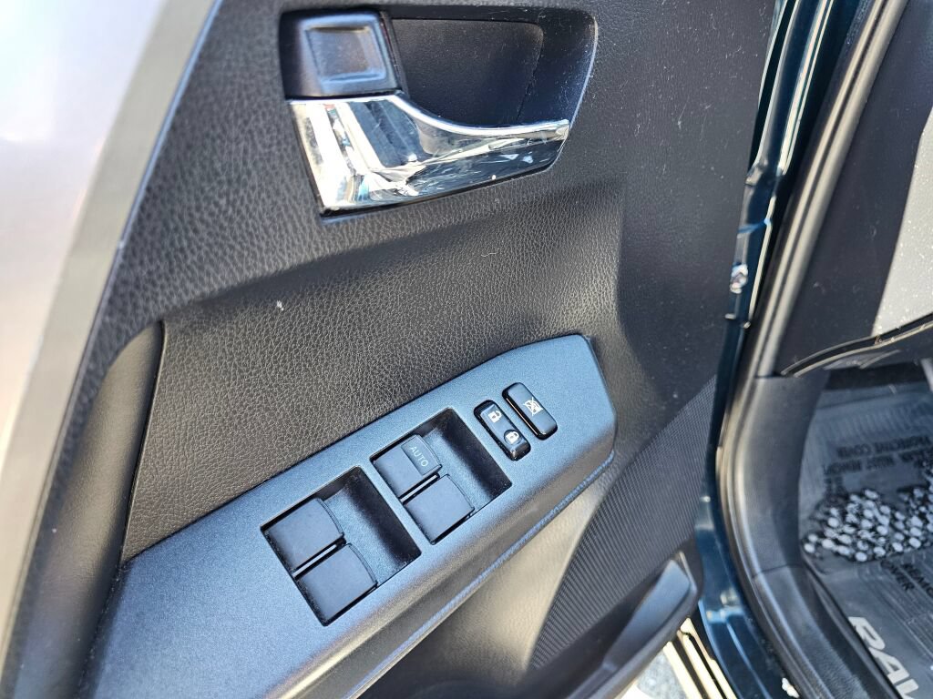 Used 2018 Toyota RAV4 XLE AWD/4WD image 16