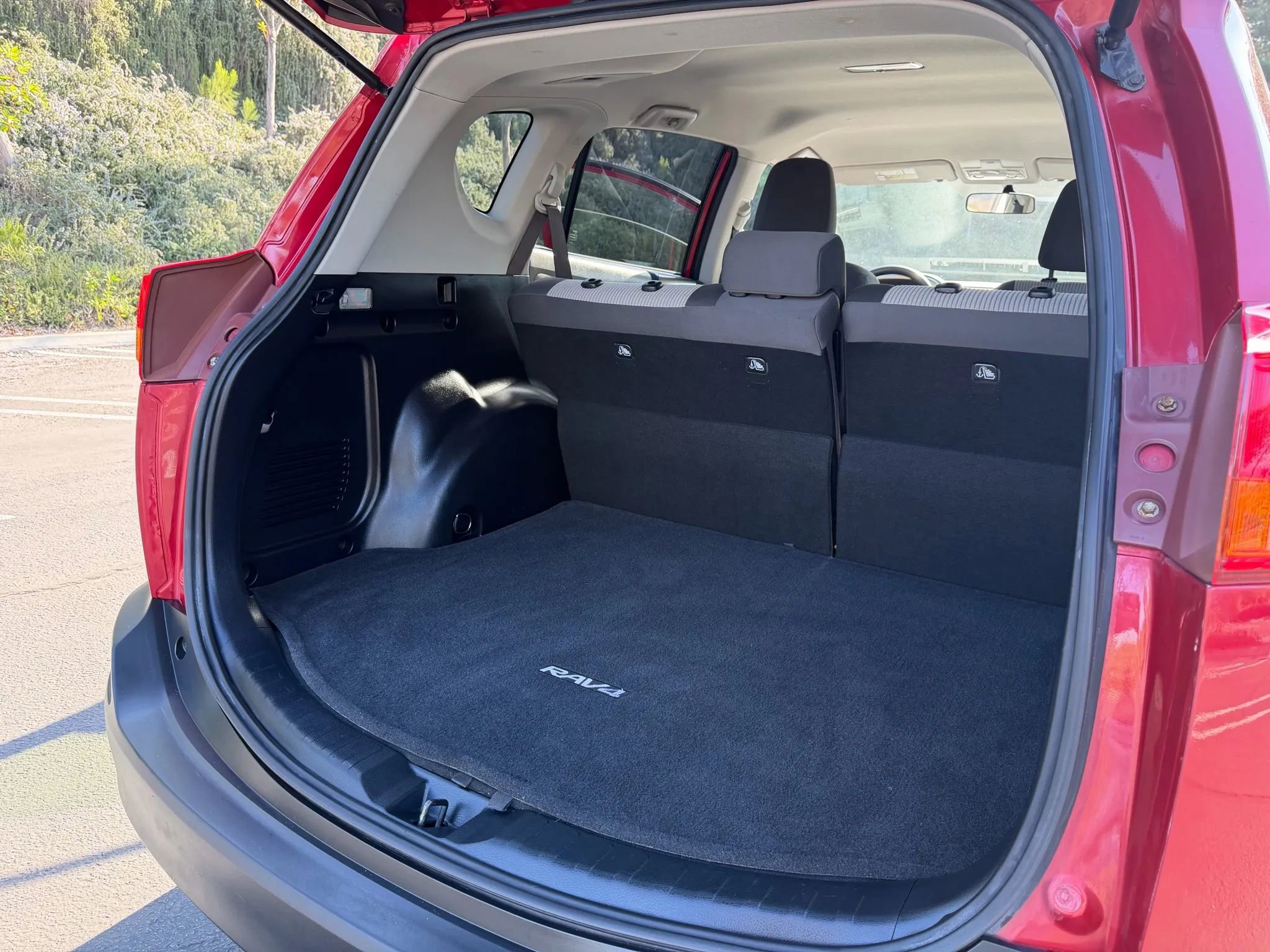 Used 2013 Toyota RAV4 LE image 17