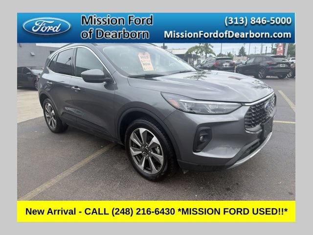 Certified 2025 Ford Escape Platinum AWD/4WD image 1