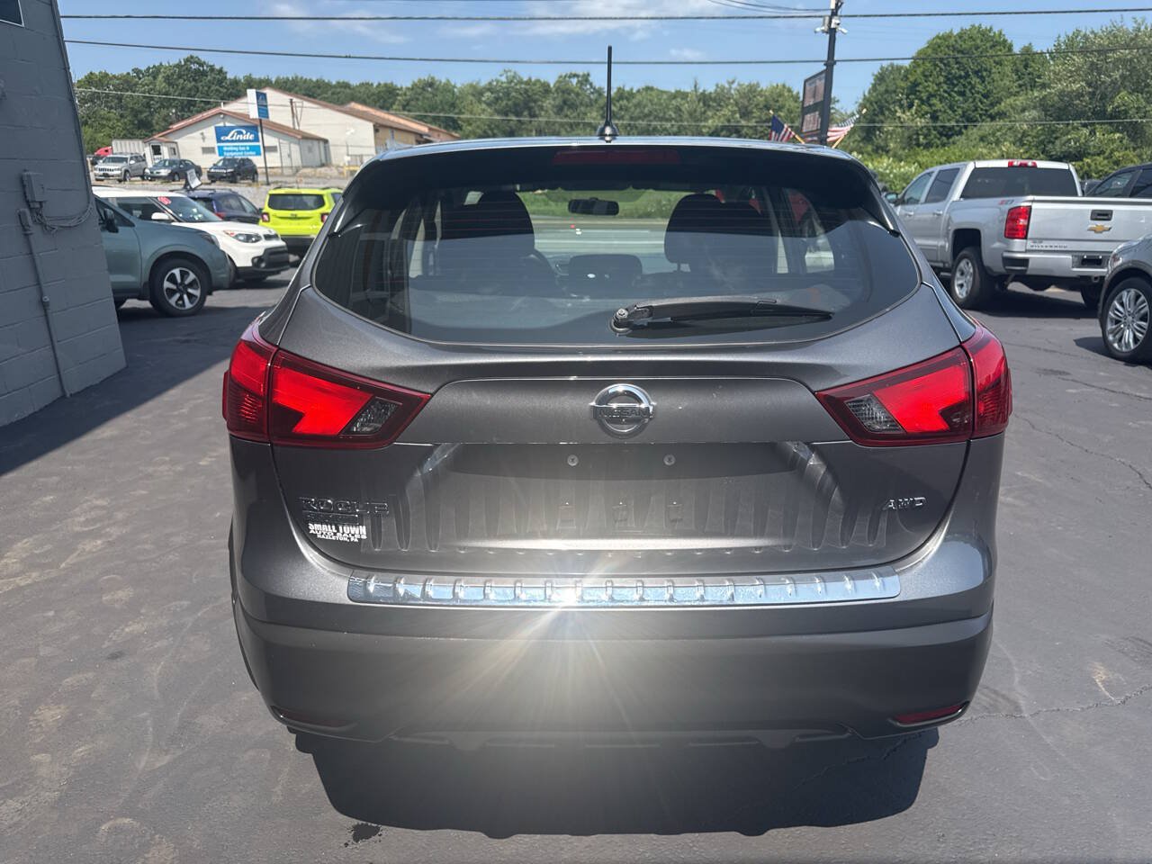 Used 2017 Nissan Rogue Sport S AWD/4WD image 7