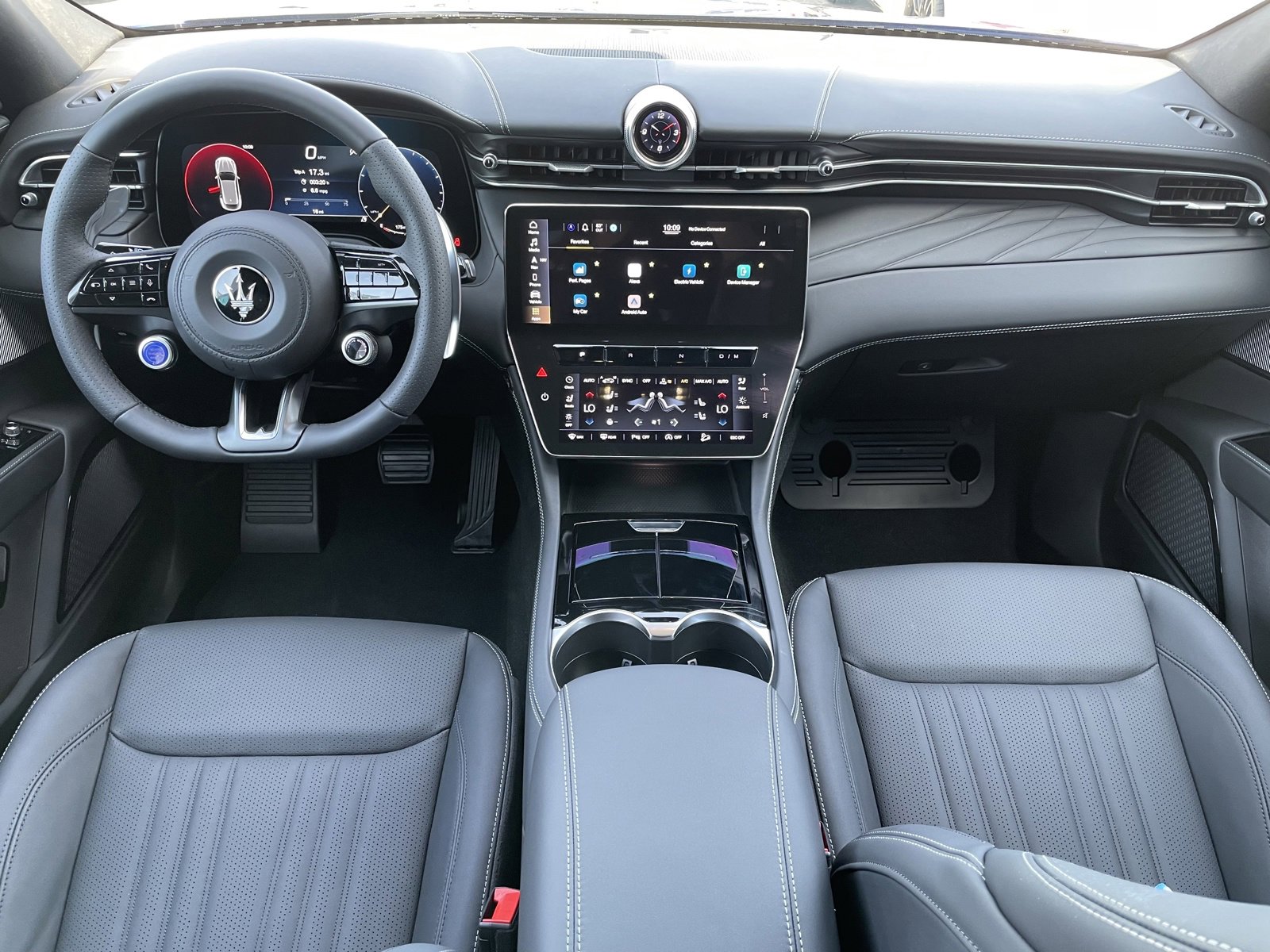 New 2024 Maserati Grecale GT image 2