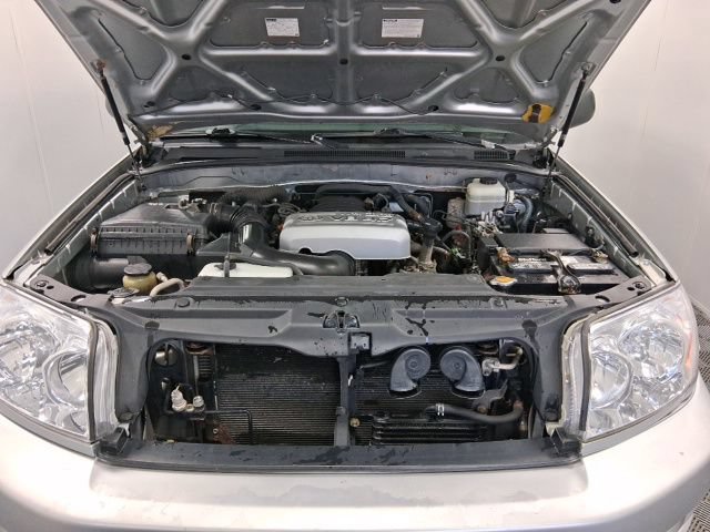 Used 2005 Toyota 4Runner SR5 AWD/4WD image 7
