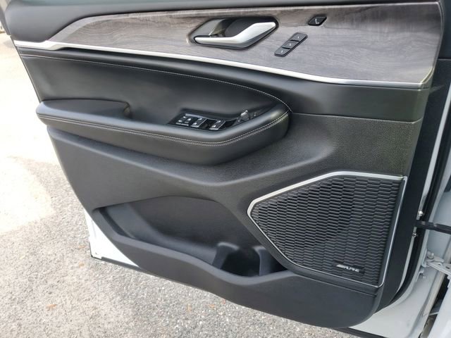 Used 2023 Jeep Grand Cherokee Overland w/ Luxury Tech Group IV image 21