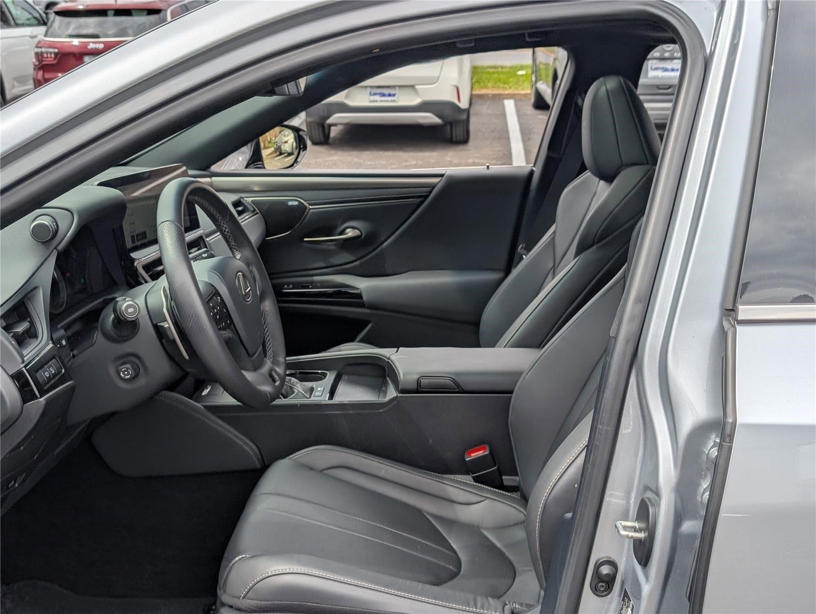 Used 2024 Lexus ES 300h F Sport image 16