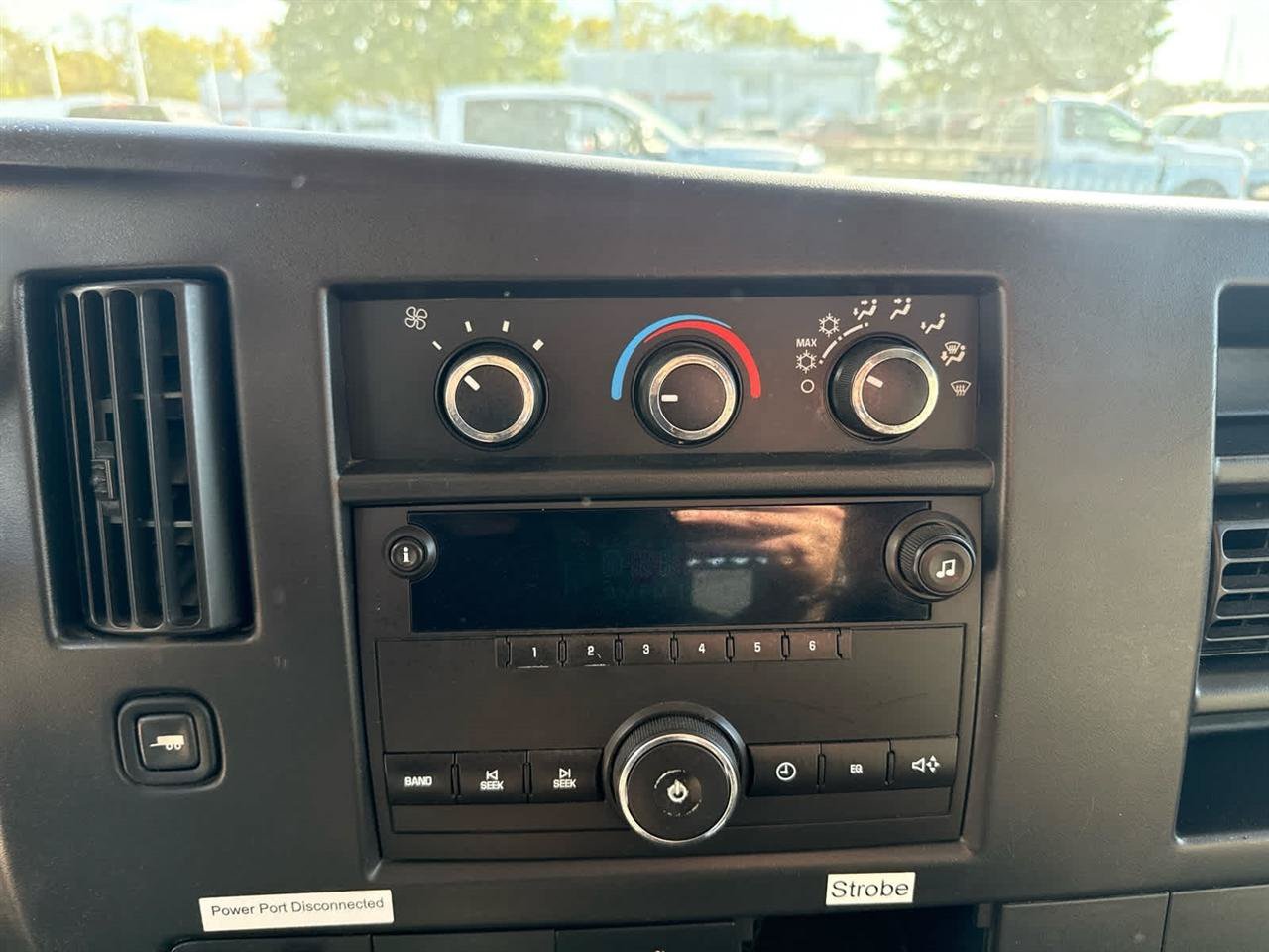Used 2011 Chevrolet Express 2500 RWD image 14