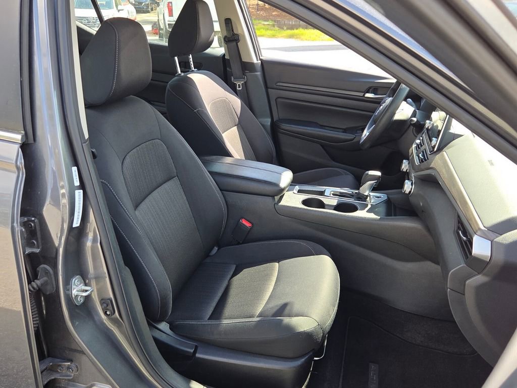 Used 2025 Nissan Altima 2.5 SV image 15