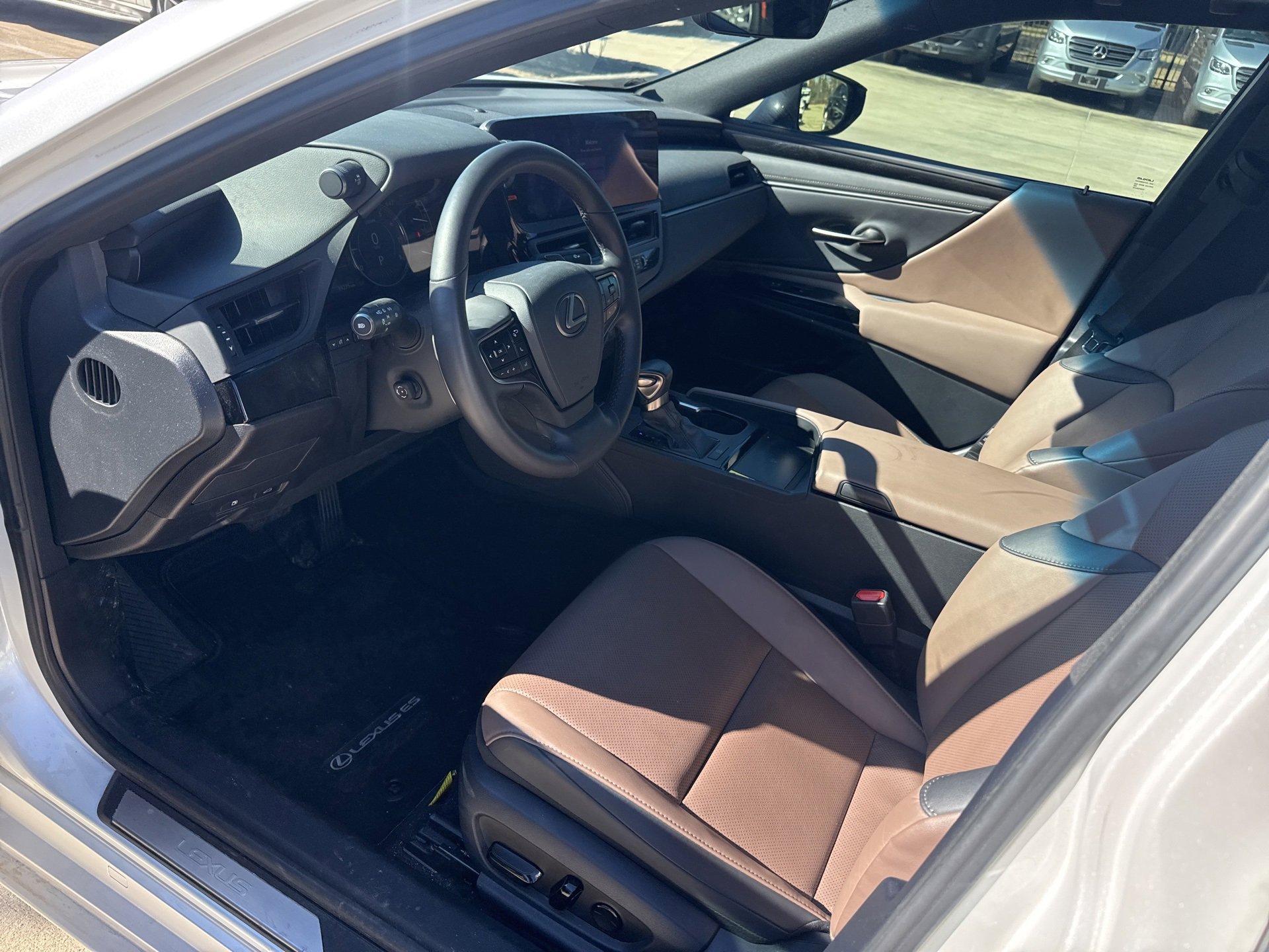 Used 2024 Lexus ES 350 w/ Premium Package image 9