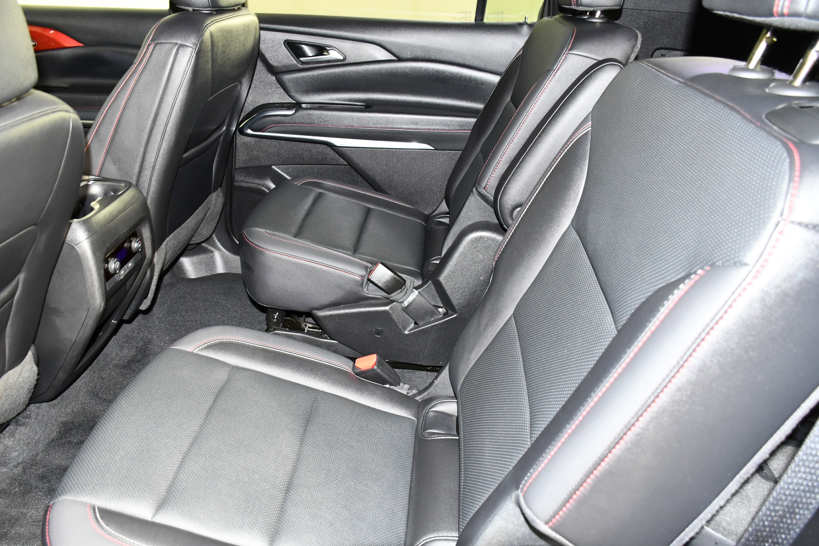 Used 2025 Chevrolet Traverse Z71 image 46