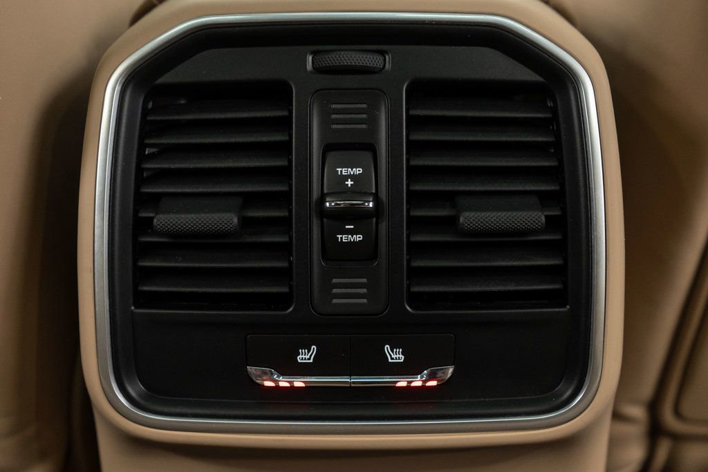 Used 2023 Porsche Macan image 14