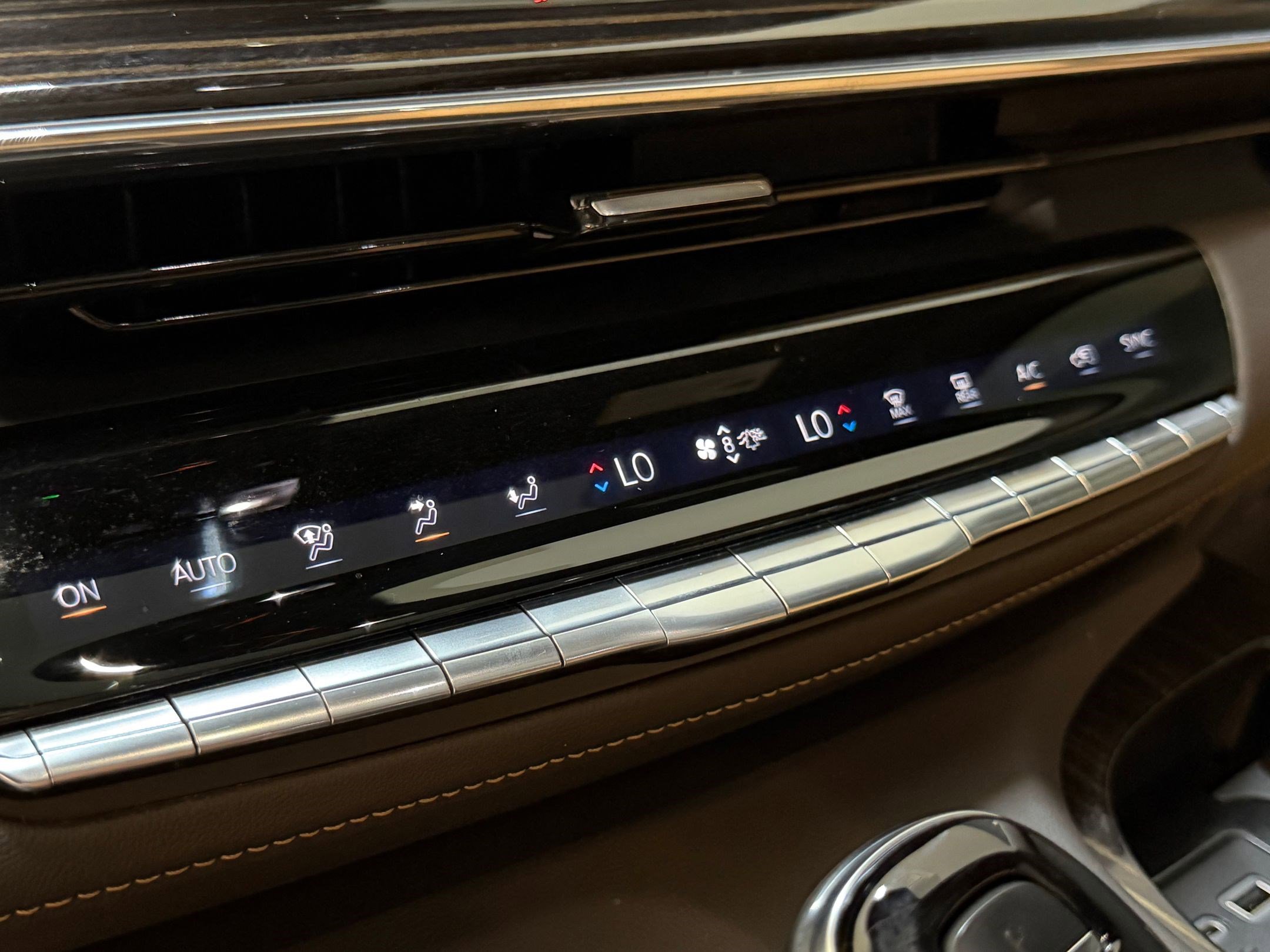 Used 2021 Cadillac Escalade Premium Luxury image 35