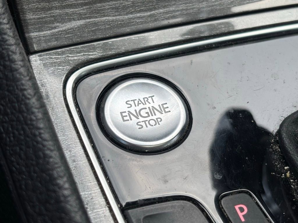 Used 2017 Volkswagen Passat 1.8T SEL Premium FWD image 13