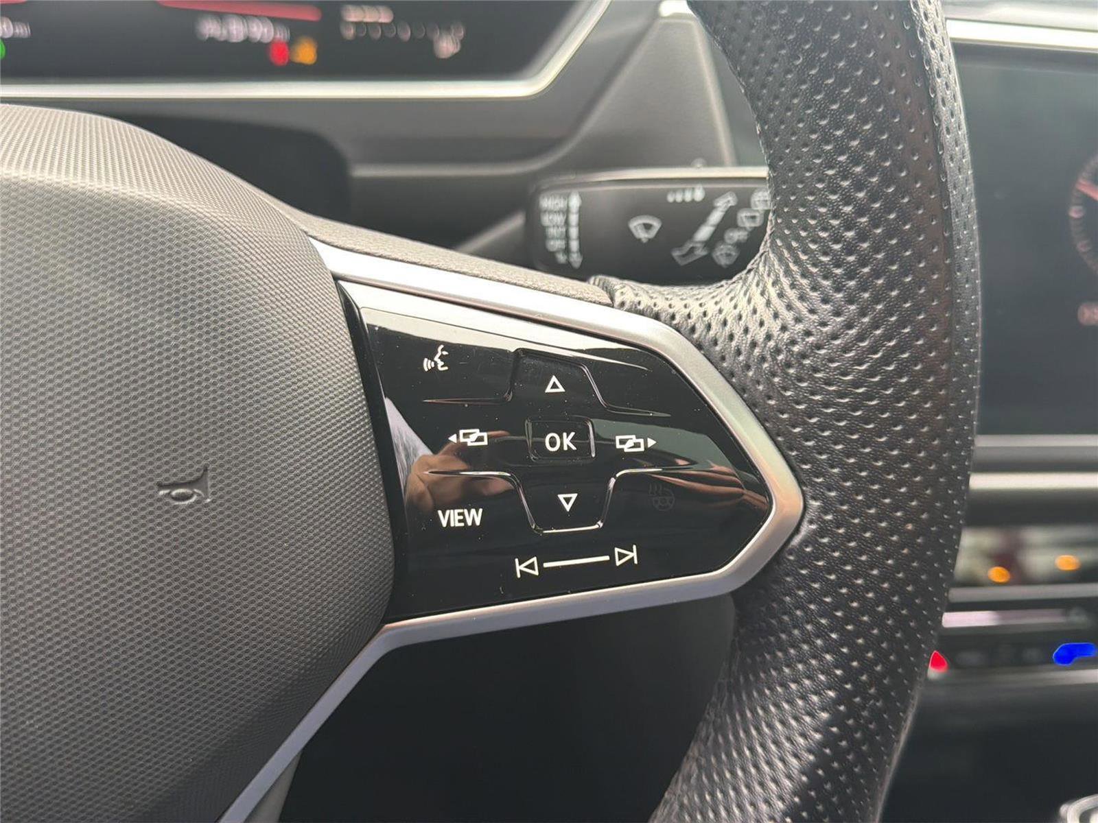 Used 2022 Volkswagen Tiguan SE R-Line image 19