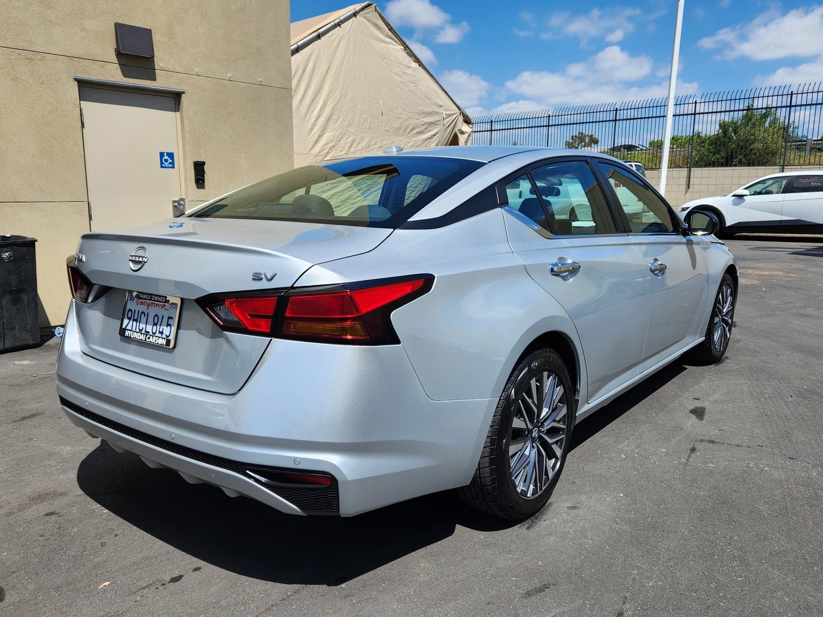 Used 2024 Nissan Altima 2.5 SV FWD image 31