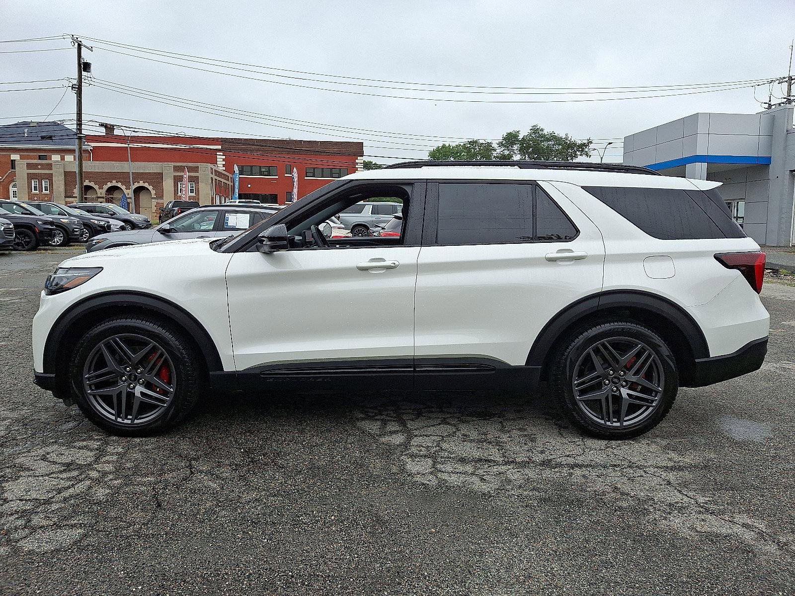 Used 2025 Ford Explorer ST w/ Sun And Sound Package image 7