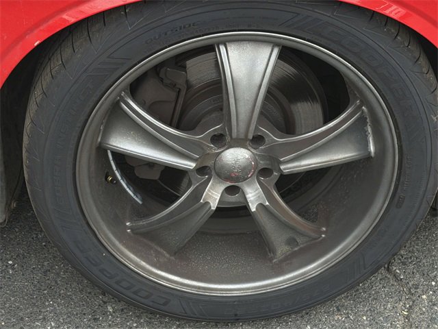 Used 2016 Dodge Challenger R/T image 9