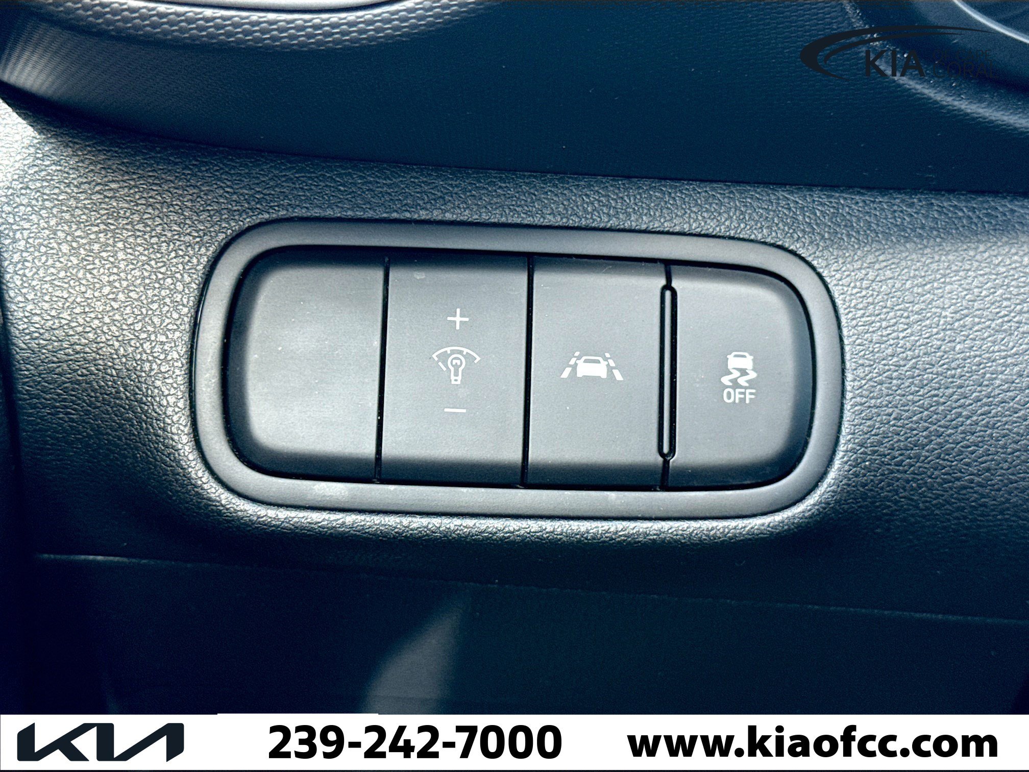 Used 2022 Hyundai Venue SE image 30