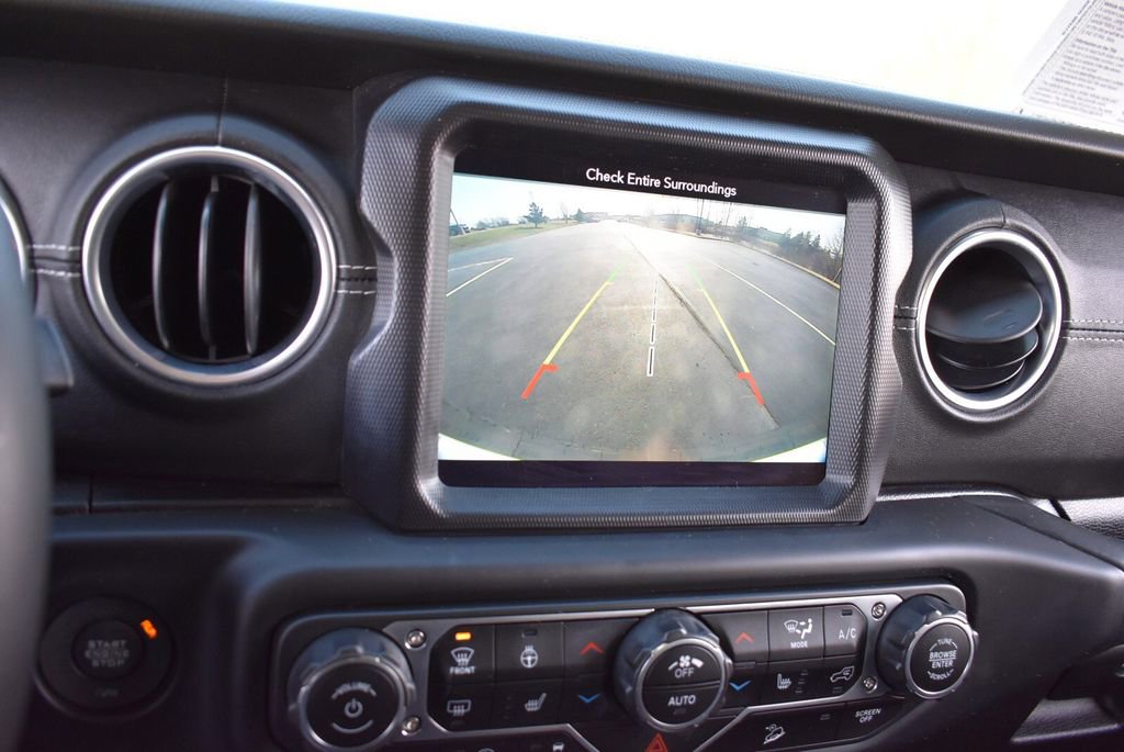 Used 2018 Jeep Wrangler Unlimited Sahara image 23