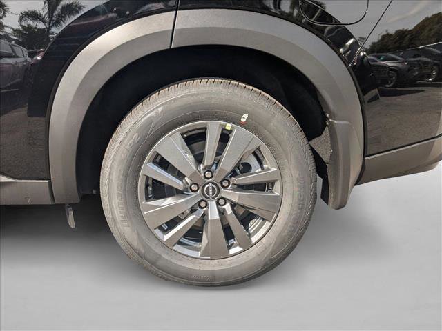 New 2025 Nissan Pathfinder S image 9