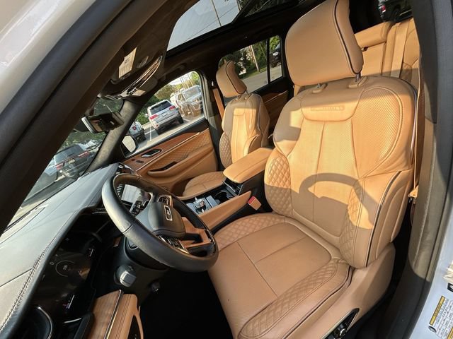 Used 2024 Jeep Grand Cherokee Summit AWD/4WD image 15