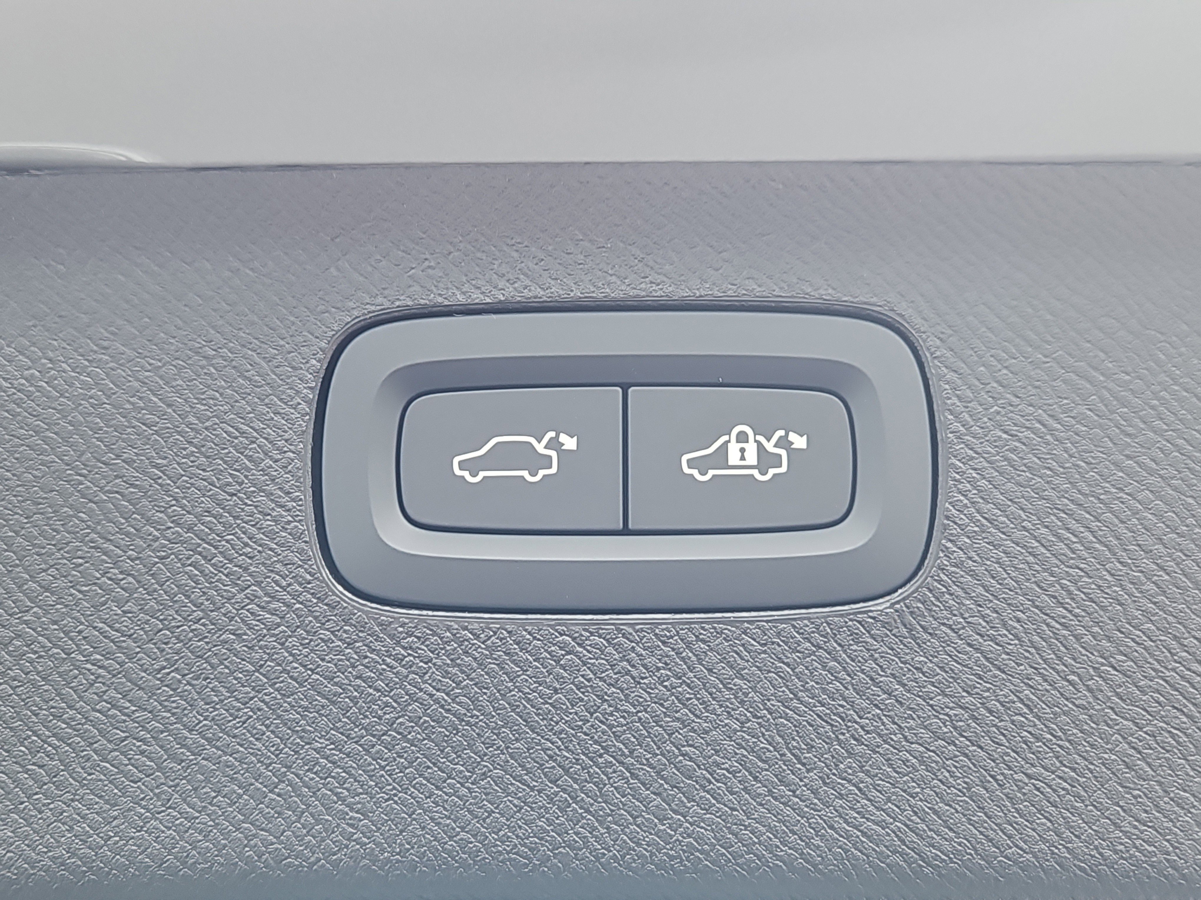 New 2026 Volvo XC90 B6 Ultra w/ Protection Package image 13