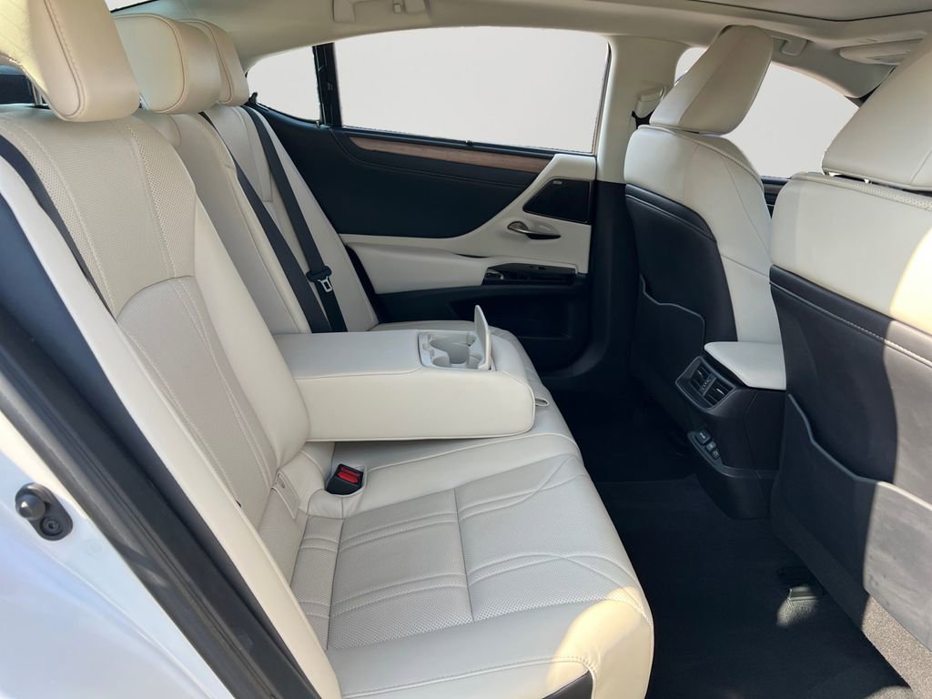 Used 2024 Lexus ES 350 Ultra Luxury w/ Accessory Package (Z2) image 9