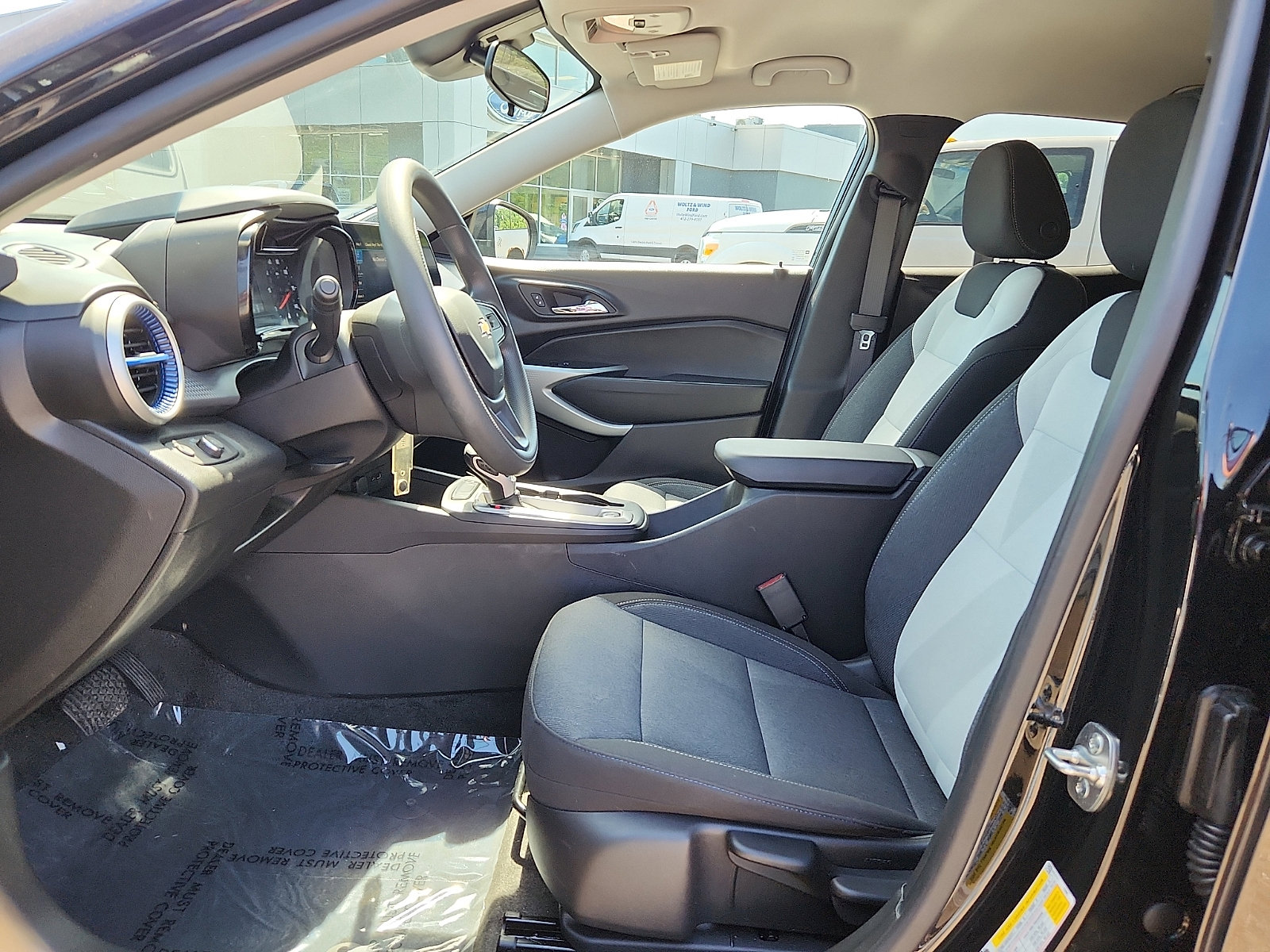 Used 2025 Chevrolet Trax LS w/ LS Convenience Package FWD image 13