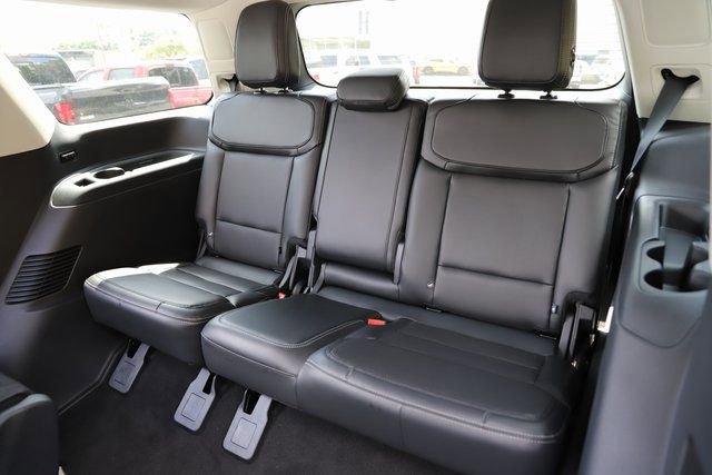 Certified 2025 Ford Expedition Platinum w/ Driver's Package image 18